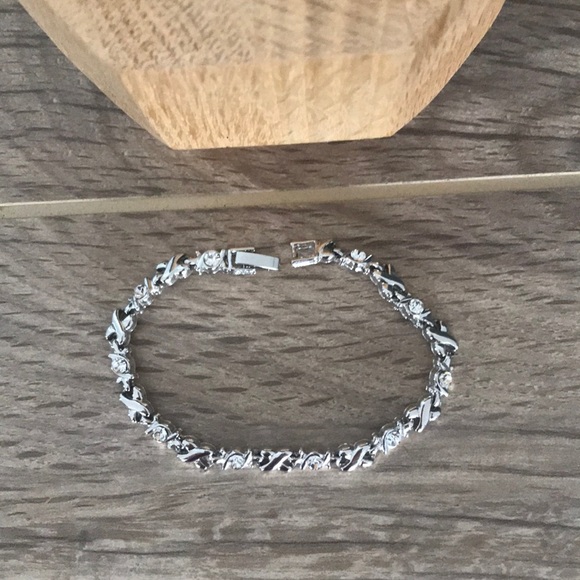 Crystal stone embellished bracelet - Picture 3 of 6